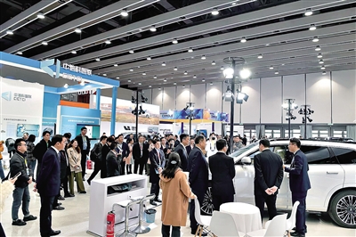 電動(dòng)車智能化在為汽車業(yè)發(fā)展提供巨大機(jī)會(huì)的同時(shí)，也打開了創(chuàng)新的“閥門”