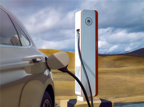 寧夏首座華為全液冷超充示范站啟用，一秒一公里 最大功率600KW