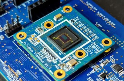 我國科學(xué)家研制出世界首款類腦互補視覺芯片“天眸芯”