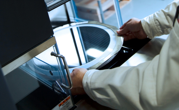 AI芯片獨(dú)木難支！DISCO季度出貨額近一年首降，股價單日重挫14%跌穿兩年防線